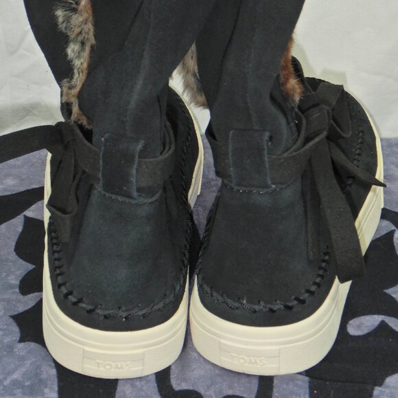 NWOT Black Leather Tom's Faux Fur Snow Boots - Picture 7 of 13